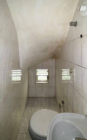 Casa à venda com 140m², 2 quartos e 2 vagasLavabo