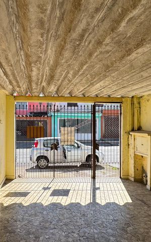 Casa à venda com 140m², 2 quartos e 2 vagasVista da sala