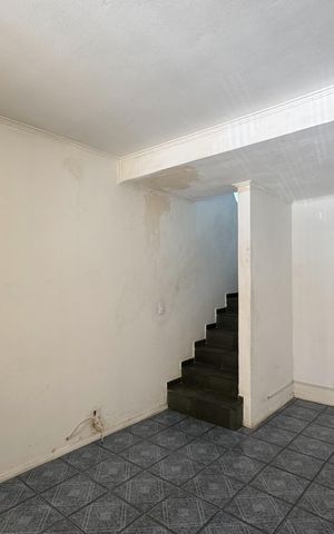 Casa à venda com 140m², 2 quartos e 2 vagasSala