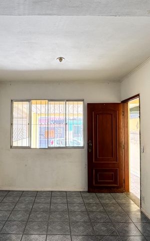 Casa à venda com 140m², 2 quartos e 2 vagasSala