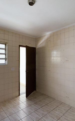 Casa à venda com 140m², 2 quartos e 2 vagasCozinha 