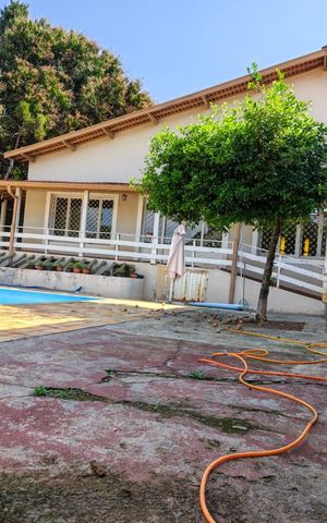Casa para alugar com 462m², 5 quartos e 5 vagas Casa para alugar com 462m², 5 quartos e 5 vagasÁrea externa