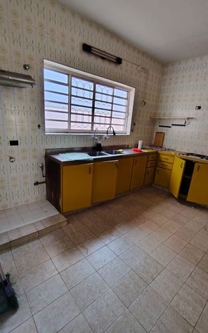 Casa para alugar com 462m², 5 quartos e 5 vagas Casa para alugar com 462m², 5 quartos e 5 vagasCozinha