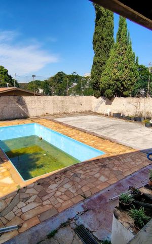 Casa para alugar com 462m², 5 quartos e 5 vagas Casa para alugar com 462m², 5 quartos e 5 vagasÁrea externa