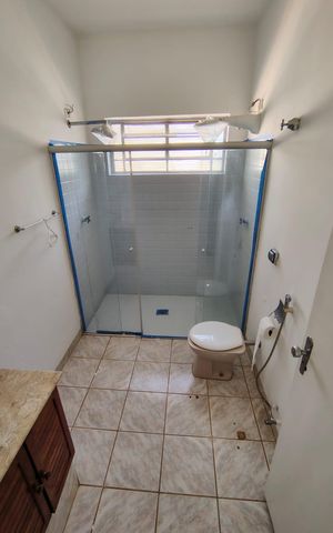 Casa para alugar com 462m², 5 quartos e 5 vagas Casa para alugar com 462m², 5 quartos e 5 vagasBanheiro