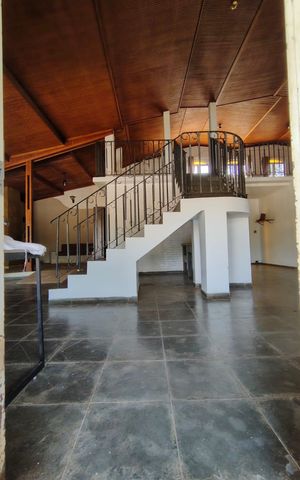 Casa para alugar com 462m², 5 quartos e 5 vagas Casa para alugar com 462m², 5 quartos e 5 vagasSala