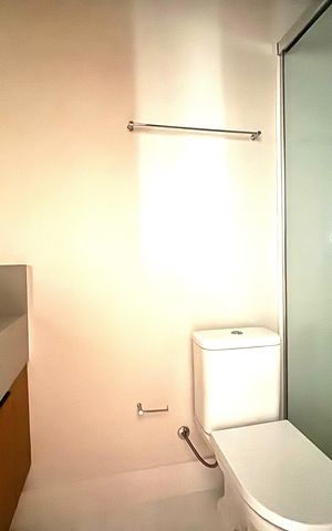 Apartamento à venda com 250m², 2 quartos e 3 vagas Apartamento à venda com 250m², 2 quartos e 3 vagasBanheiro da Suíte 1
