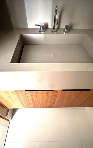 Apartamento à venda com 250m², 2 quartos e 3 vagas Apartamento à venda com 250m², 2 quartos e 3 vagasBanheiro da Suíte 1