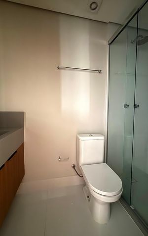 Apartamento à venda com 250m², 2 quartos e 3 vagas Apartamento à venda com 250m², 2 quartos e 3 vagasBanheiro da Suíte 1