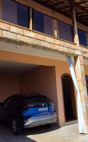 Casa à venda com 248m², 4 quartos e 6 vagas