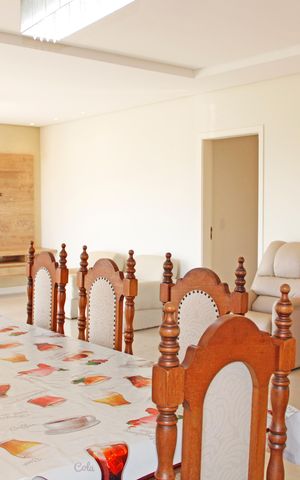 Casa de condomínio para alugar com 300m², 3 quartos e 4 vagasSala