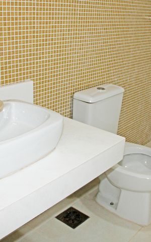 Casa de condomínio para alugar com 300m², 3 quartos e 4 vagasBanheiro 1