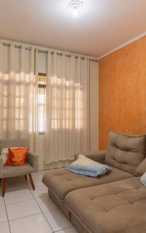 Casa à venda com 90m², 3 quartos e 2 vagasSala