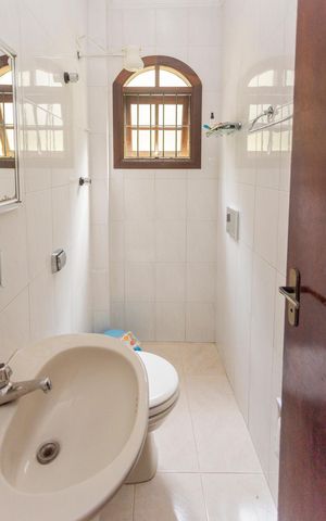 Casa à venda com 90m², 3 quartos e 2 vagasBanheiro