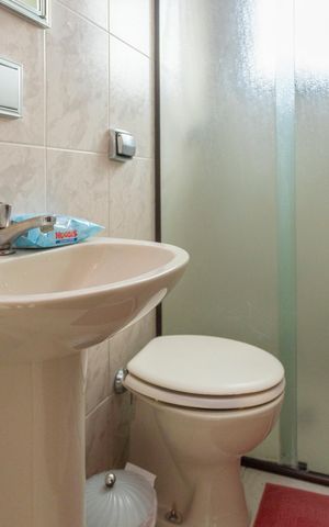 Casa à venda com 90m², 3 quartos e 2 vagasBanheiro