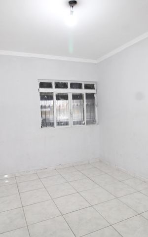 Casa para alugar com 150m², 3 quartos e 2 vagasSala