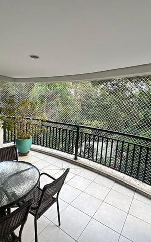 Apartamento à venda com 140m², 4 quartos e 3 vagas Apartamento à venda com 140m², 4 quartos e 3 vagasVaranda