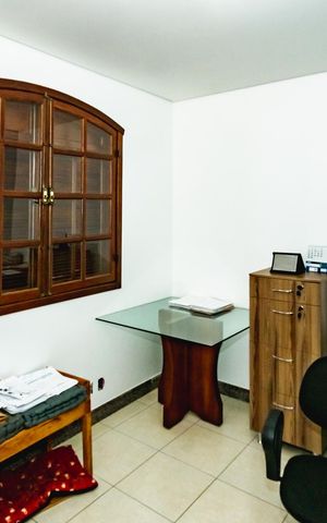 Casa à venda com 360m², 7 quartos e 4 vagasEscritório