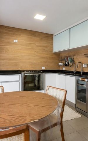 Casa à venda com 105m², 3 quartos e 2 vagas Casa à venda com 105m², 3 quartos e 2 vagasCozinha