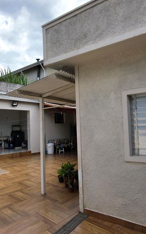Casa à venda com 265m², 3 quartos e 3 vagas Casa à venda com 265m², 3 quartos e 3 vagasÁrea externa
