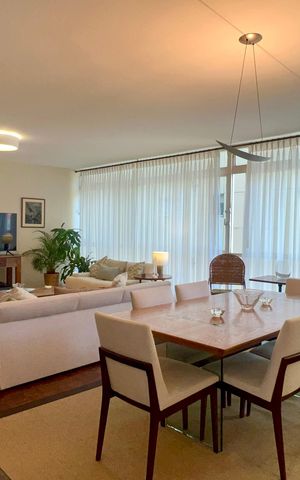 Apartamento à venda com 192m², 3 quartos e 1 vaga Apartamento à venda com 192m², 3 quartos e 1 vagaSala