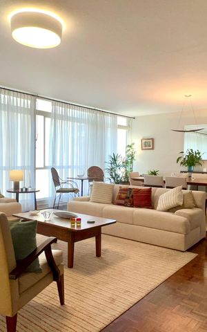 Apartamento à venda com 192m², 3 quartos e 1 vaga Apartamento à venda com 192m², 3 quartos e 1 vagaSala
