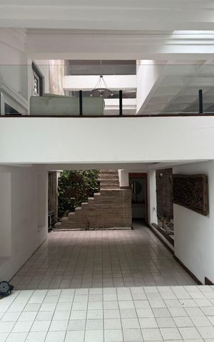 Casa à venda com 1000m², 5 quartos e 2 vagas Casa à venda com 1000m², 5 quartos e 2 vagasÁrea externa