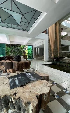 Casa à venda com 1000m², 5 quartos e 2 vagas Casa à venda com 1000m², 5 quartos e 2 vagasSala