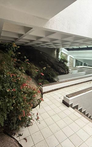 Casa à venda com 1000m², 5 quartos e 2 vagas Casa à venda com 1000m², 5 quartos e 2 vagasÁrea externa