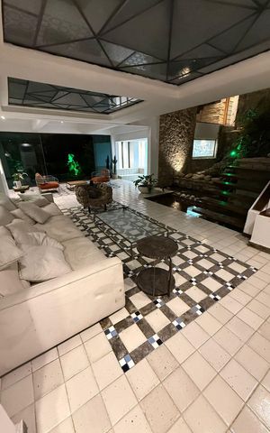 Casa à venda com 1000m², 5 quartos e 2 vagas Casa à venda com 1000m², 5 quartos e 2 vagasSala
