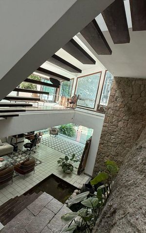 Casa à venda com 1000m², 5 quartos e 2 vagas Casa à venda com 1000m², 5 quartos e 2 vagasSala