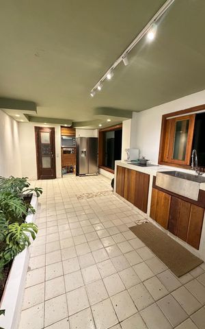 Casa à venda com 1000m², 5 quartos e 2 vagas Casa à venda com 1000m², 5 quartos e 2 vagasCozinha