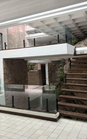 Casa à venda com 1000m², 5 quartos e 2 vagas Casa à venda com 1000m², 5 quartos e 2 vagasSala