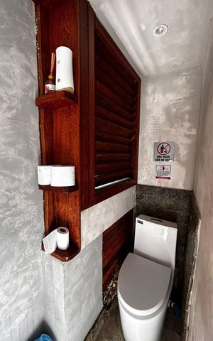 Casa à venda com 1000m², 5 quartos e 2 vagas Casa à venda com 1000m², 5 quartos e 2 vagasBanheiro