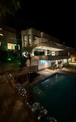Casa à venda com 1000m², 5 quartos e 2 vagas Casa à venda com 1000m², 5 quartos e 2 vagasÁrea externa