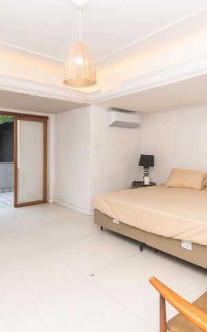 Casa à venda com 1000m², 5 quartos e 2 vagas Casa à venda com 1000m², 5 quartos e 2 vagasQuarto