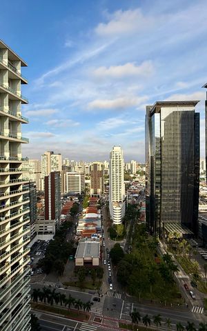 Apartamento à venda com 227m², 3 quartos e 4 vagas Apartamento à venda com 227m², 3 quartos e 4 vagasVista