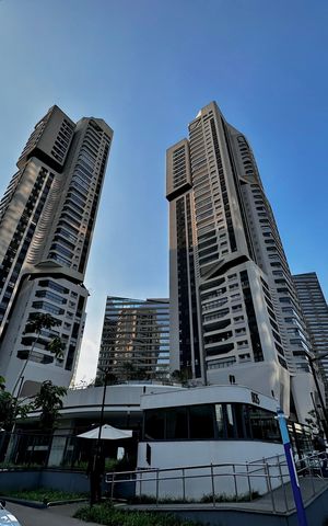 Apartamento à venda com 227m², 3 quartos e 4 vagas Apartamento à venda com 227m², 3 quartos e 4 vagasFachada
