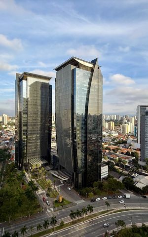 Apartamento à venda com 227m², 3 quartos e 4 vagas Apartamento à venda com 227m², 3 quartos e 4 vagasVista