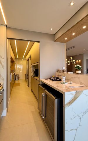 Apartamento à venda com 227m², 3 quartos e 4 vagas Apartamento à venda com 227m², 3 quartos e 4 vagasVaranda Integrada