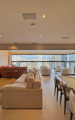 Apartamento à venda com 227m², 3 quartos e 4 vagas Apartamento à venda com 227m², 3 quartos e 4 vagasSala