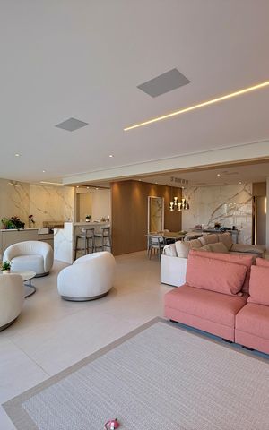 Apartamento à venda com 227m², 3 quartos e 4 vagas Apartamento à venda com 227m², 3 quartos e 4 vagasVaranda Integrada