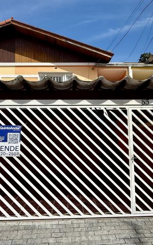 Casa à venda com 92m², 2 quartos e 2 vagas Casa à venda com 92m², 2 quartos e 2 vagasFachada