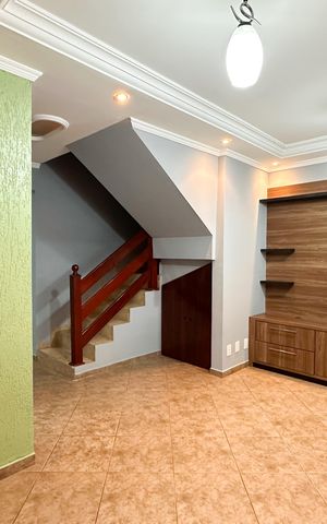 Casa de condomínio para alugar com 77m², 3 quartos e 2 vagas Casa de condomínio para alugar com 77m², 3 quartos e 2 vagasSala