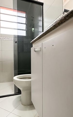 Casa de condomínio para alugar com 77m², 3 quartos e 2 vagas Casa de condomínio para alugar com 77m², 3 quartos e 2 vagasBanheiro Social