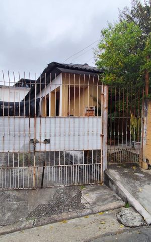 Casa para alugar com 100m², 2 quartos e sem vaga Casa para alugar com 100m², 2 quartos e sem vagaFachada