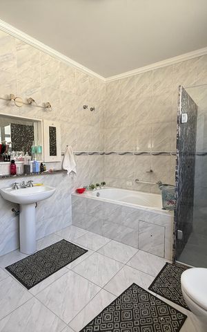 Casa para alugar com 420m², 5 quartos e 2 vagas