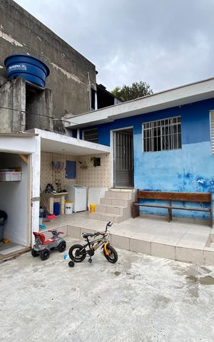 Casa à venda com 35m², 1 quarto e 4 vagas Casa à venda com 35m², 1 quarto e 4 vagasQuintal