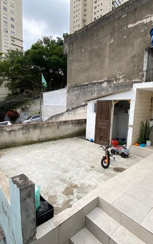 Casa à venda com 35m², 1 quarto e 4 vagas Casa à venda com 35m², 1 quarto e 4 vagasQuintal
