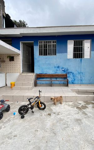 Casa à venda com 35m², 1 quarto e 4 vagas Casa à venda com 35m², 1 quarto e 4 vagasQuintal